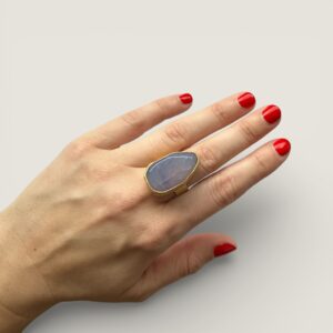 Grau-violetter Chalcedon ring II